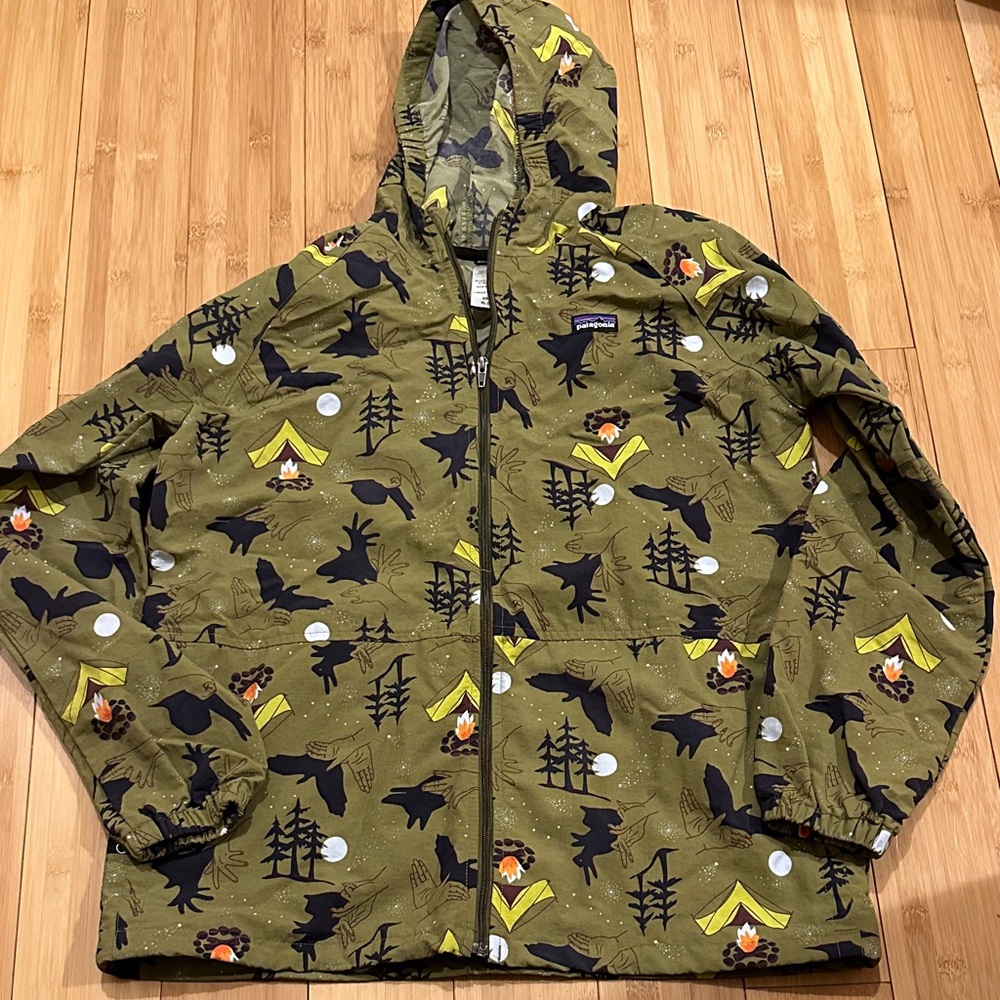 Patagonia Kids Green Patterned thin windbreaker with Hood